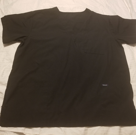 2x Scrub top - Picture 2 of 2